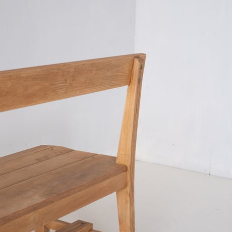シンプルな中にあたたかな手仕事の優しさが宿るローベンチ/sa.1177'C