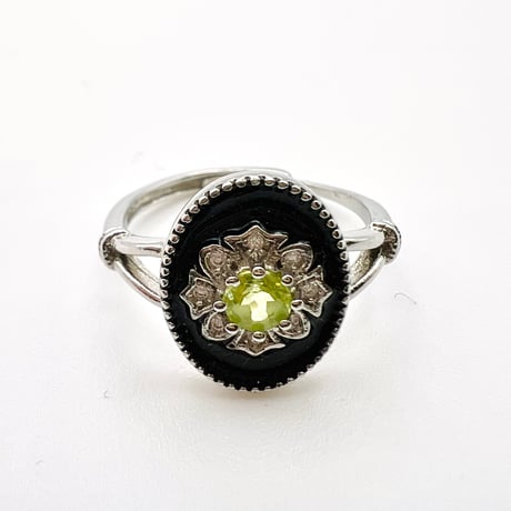 【厄除け・希望！】宝石質・ペリドットデザインリング（フリーサイズ・真鍮・silver925コーティング）