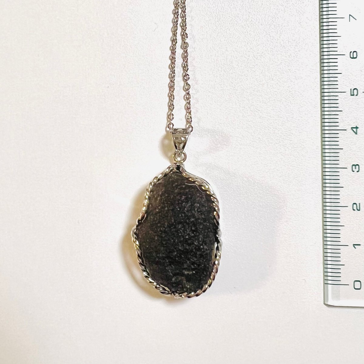 悪癖を断つ神の炎の真珠！】隕石衝突起源の天然ガラス・アグニ