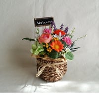 バスケットの寄せ植え風アレンジメント