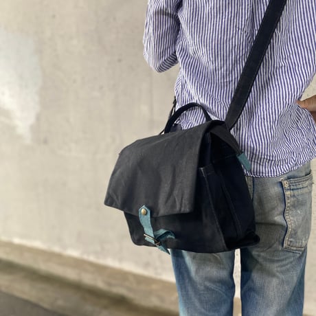 【やっぱりかわいい！】ウィリアムソンサッチェルバッグ  -ブラック/スモーキーブルー-