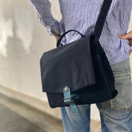 【やっぱりかわいい！】ウィリアムソンサッチェルバッグ  -ブラック/スモーキーブルー-