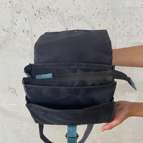 【やっぱりかわいい！】ウィリアムソンサッチェルバッグ  -ブラック/スモーキーブルー-