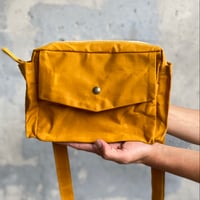 【ワッペン標準装備になりました！】ノウユアライツポシェット -ラッキーマスタード-