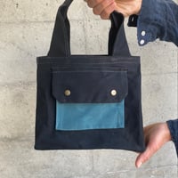 【存在感溢れるお手軽カクカクトート！】アッティマッティワッティーバッグType2  -ブラック/スモーキーブルー-