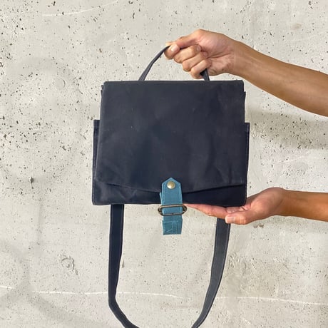 【やっぱりかわいい！】ウィリアムソンサッチェルバッグ  -ブラック/スモーキーブルー-