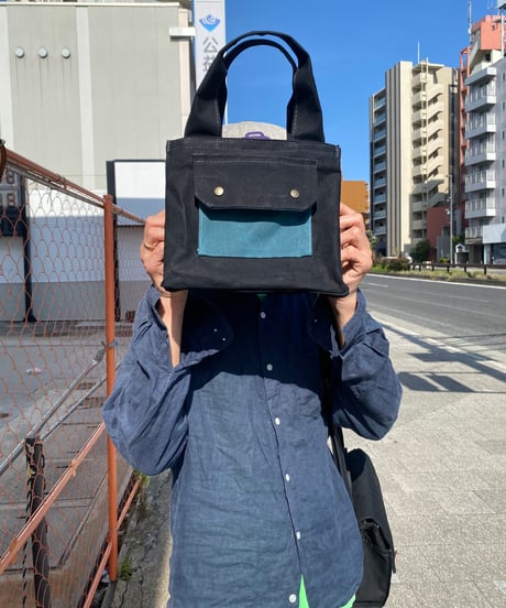 【存在感溢れるお手軽カクカクトート！】アッティマッティワッティーバッグType2  -ブラック/スモーキーブルー-