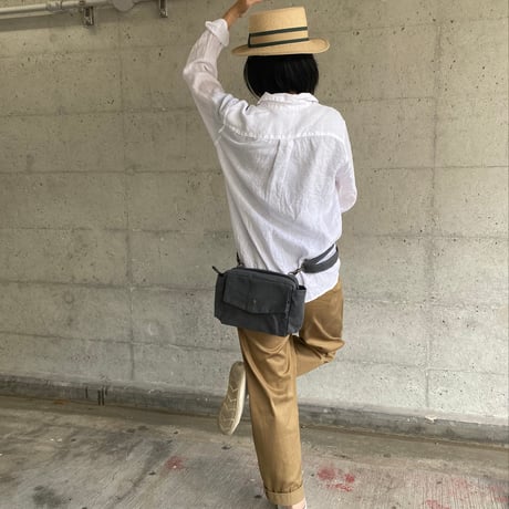 【コンパクトだけどポケットたくさん！】ノウユアライツポシェット -エレファントグレー-