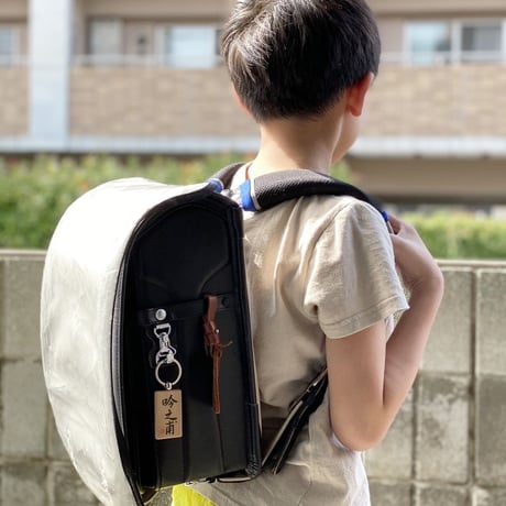 受注制作　直筆！ウッドプレートキーホルダー　片面にお好きな文字をお書きします。手作りのミニ紙袋と手書きのメッセージカード付き
