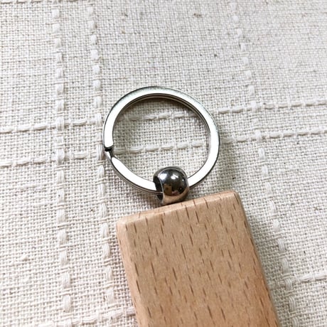 受注制作　直筆！ウッドプレートキーホルダー　片面にお好きな文字をお書きします。手作りのミニ紙袋と手書きのメッセージカード付き