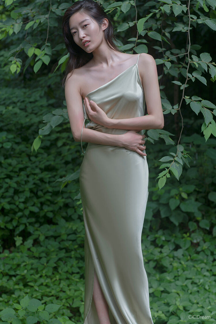 最終値下げ❗️fumikauchidaシルクサテン ドロップショルダードレス 高級シルクサテン シルク100％ スリングロングドレス | MAYUDAMA SILK