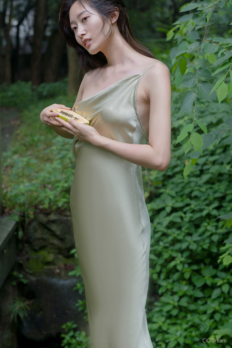 最終値下げ❗️fumikauchidaシルクサテン ドロップショルダードレス 最終値下げ❗️fumikauchidaシルクサテン ドロップショルダードレス