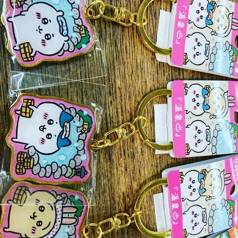 温泉地限定》ちいかわキーホルダー (全3種) | 道後お土産センター 絣
