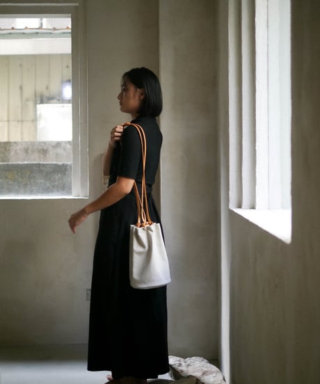 【KAMAROAN（カマロアン）】Woven Drawstring Bucket Bag -IVORY