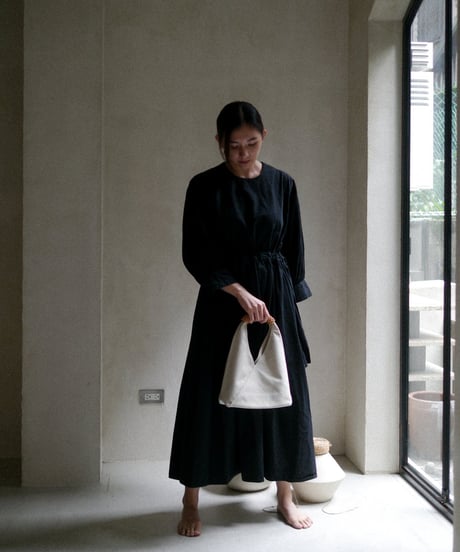 【KAMARO'AN（カマロアン）】Woven Triangle Bag 36 -IVORY NATURAL HANDLE