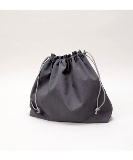 【ERA.（イーラ）】TAS BIG RED CROSS APRON BAG -BLACK