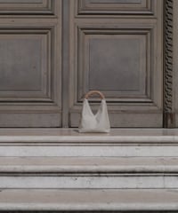 【KAMARO'AN（カマロアン）】Woven Triangle Bag 36 -IVORY NATURAL HANDLE
