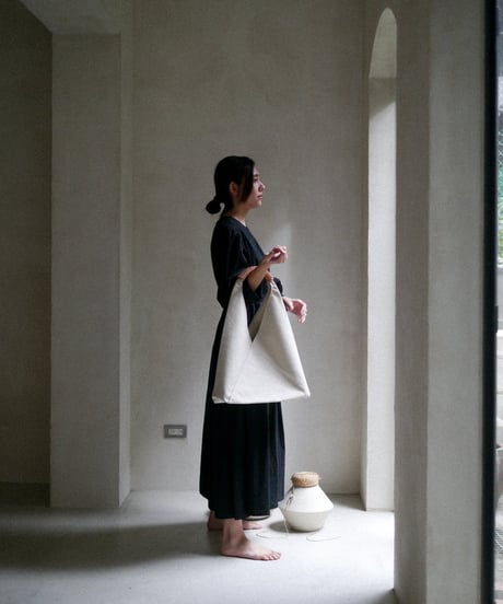 【KAMAROAN（カマロアン）】Woven Triangle Bag 58 - BLACK CHESTNSUT HANDLE