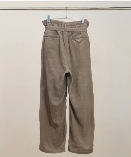 【ANCELLM（アンセルム）】BELTED CREPE TUCK SLACKS -GREIGE