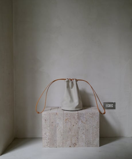 【KAMAROAN（カマロアン）】Woven Drawstring Bucket Bag -IVORY