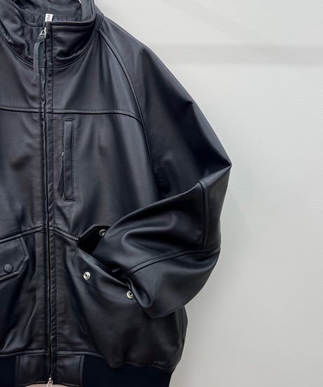 【CCU（シーシーユー）】 HIGH NECK BLOUSON -SHEEP SKIN -BLACK