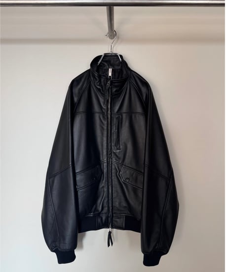 【CCU（シーシーユー）】 HIGH NECK BLOUSON -SHEEP SKIN -BLACK