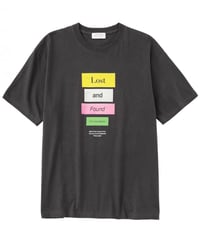 【POET MEETS DUBWISE（ポエトミーツダブワイズ） 】LOST AND FOUND T-Shirt　−SUMI