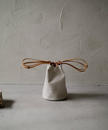 【KAMAROAN（カマロアン）】Woven Drawstring Bucket Bag -IVORY