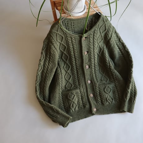 COLLARLESS TYROLEAN CABLE KNIT WOOL CARDIGAN
