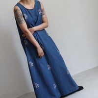 FLOWER EMBROIDERY DENIM SLEEVELESS DRESS