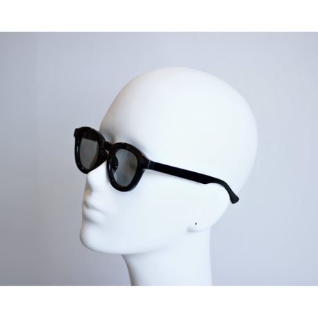 (NEW) Wide Frame Gray Color Lens Shades