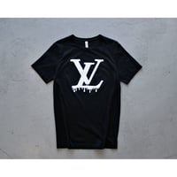 Dropping “LV” Logo Tshirt
