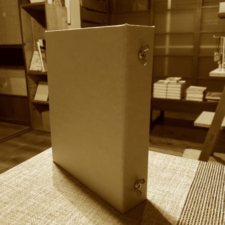 夕凪文具店「製本屋のポストカードバインダー《ファーストヴィンテージ（アッシュ）》」by紙とゆびさき