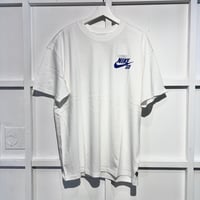 NIKE SB LOGO TEE  WHITE/GAME ROYAL