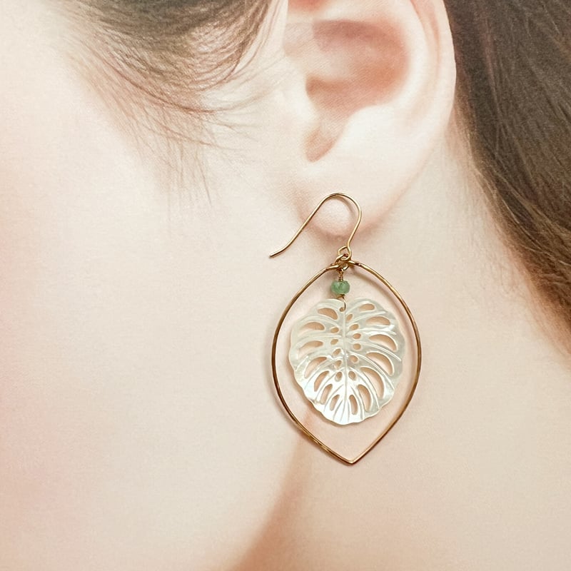 リーフシェルとエメラルドのフープピアス/イヤリング | atelier ihana 