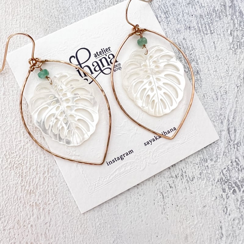 リーフシェルとエメラルドのフープピアス/イヤリング | atelier ihana 