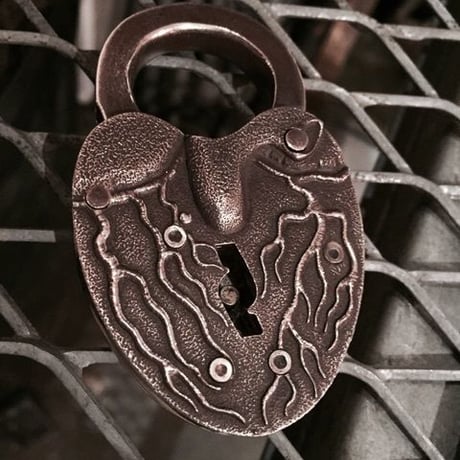 Lynch Silversmith   Heart  Lock