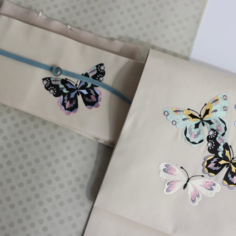 井澤屋　名古屋帯　蝶　ベージュ 新塩瀬帯「露芝に蝶」｜洗える帯 名古屋帯