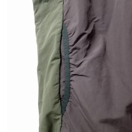 Circle logo 3 nylon vest  (BRN)
