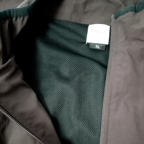 Circle logo 3 nylon vest  (BRN)