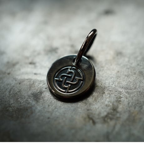 plain logo metal