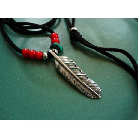 RUSTY FEATHER NECKLACE