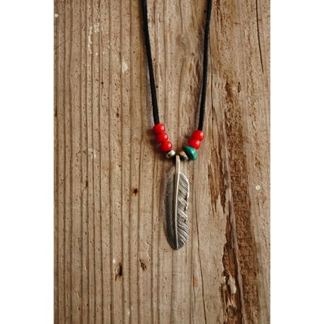 RUSTY FEATHER NECKLACE