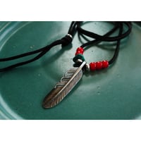 RUSTY FEATHER NECKLACE