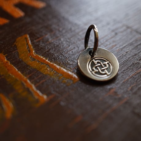 plain logo metal