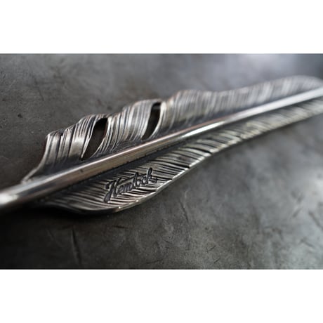 KAZEKIRI FEATHER NECKLACE