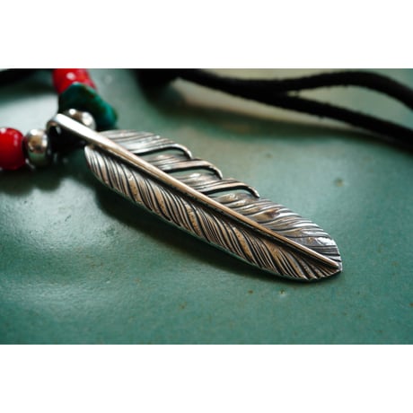 RUSTY FEATHER NECKLACE
