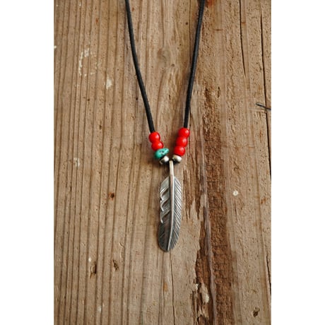 RUSTY FEATHER NECKLACE