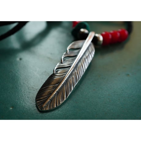 RUSTY FEATHER NECKLACE