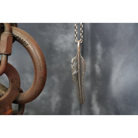 KAZEKIRI FEATHER NECKLACE
